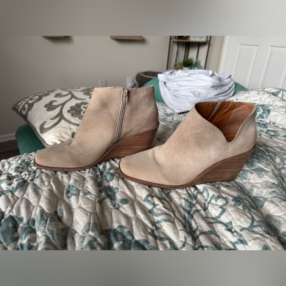 Lucky Brand Melinda ankle wedge suede boots, tan, size 9 1/2
